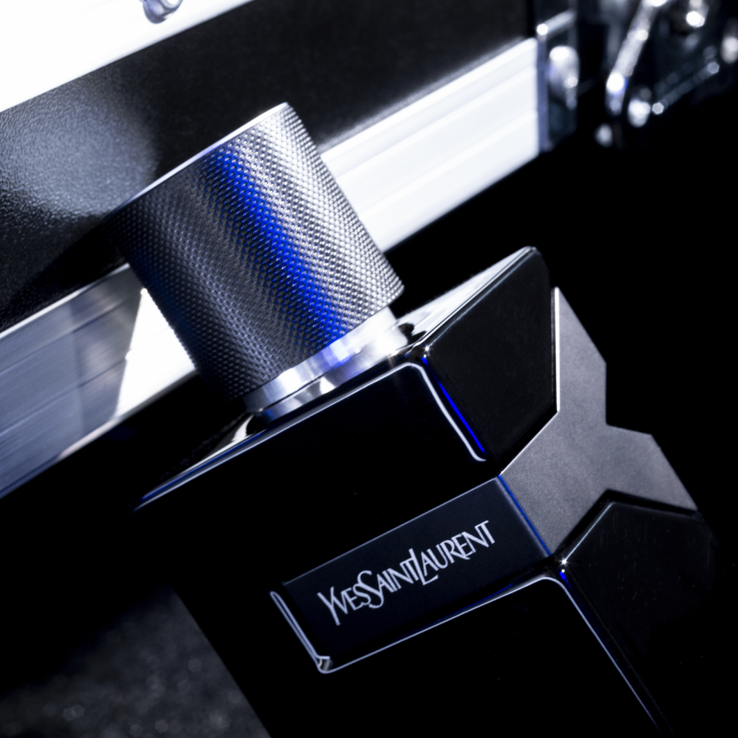 YSL Y Le Parfum EDP Spray 60 ml - Image 4