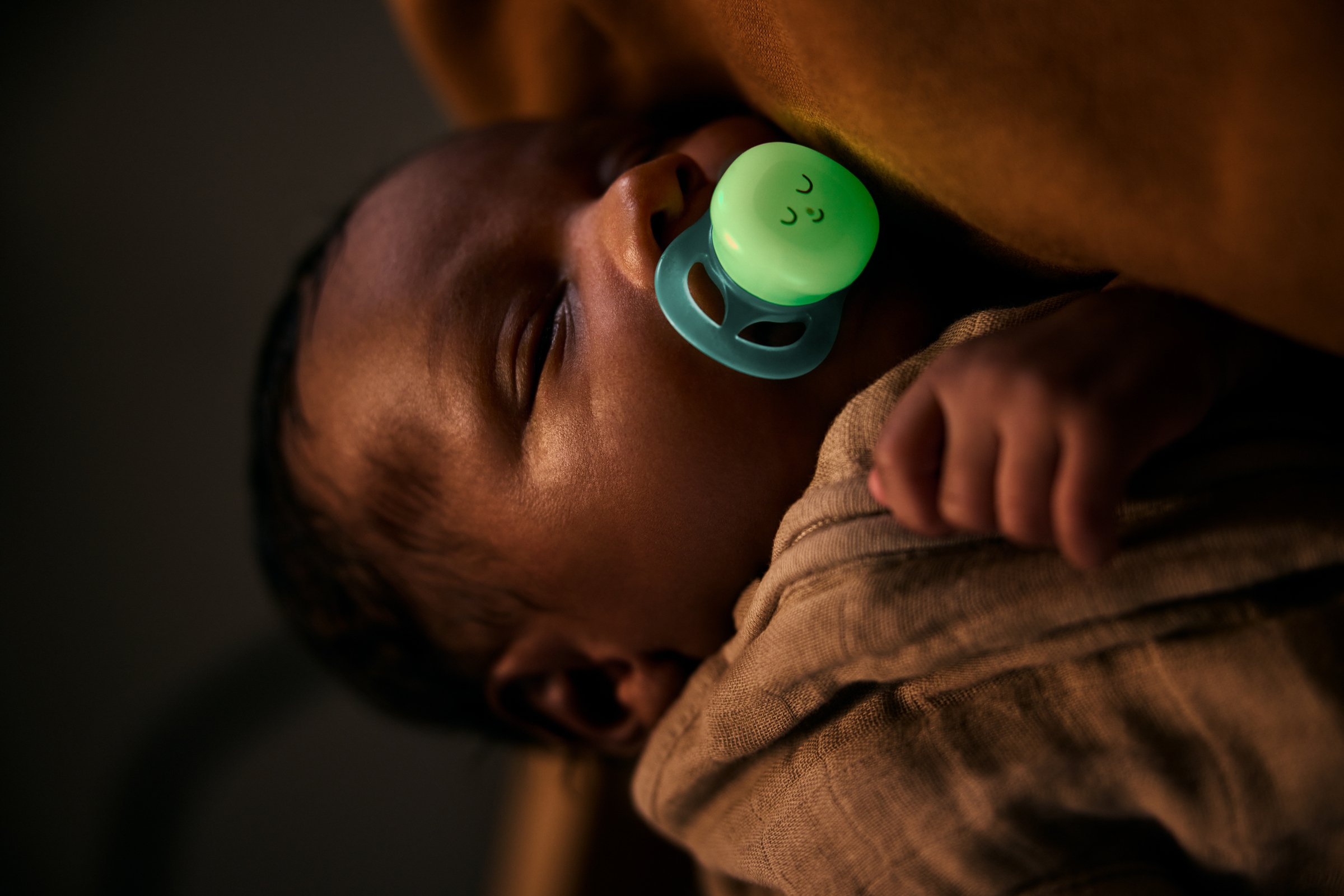 Avent Ultra Start Soother - Night time Glow 0-6 Months 2 pack - Image 2