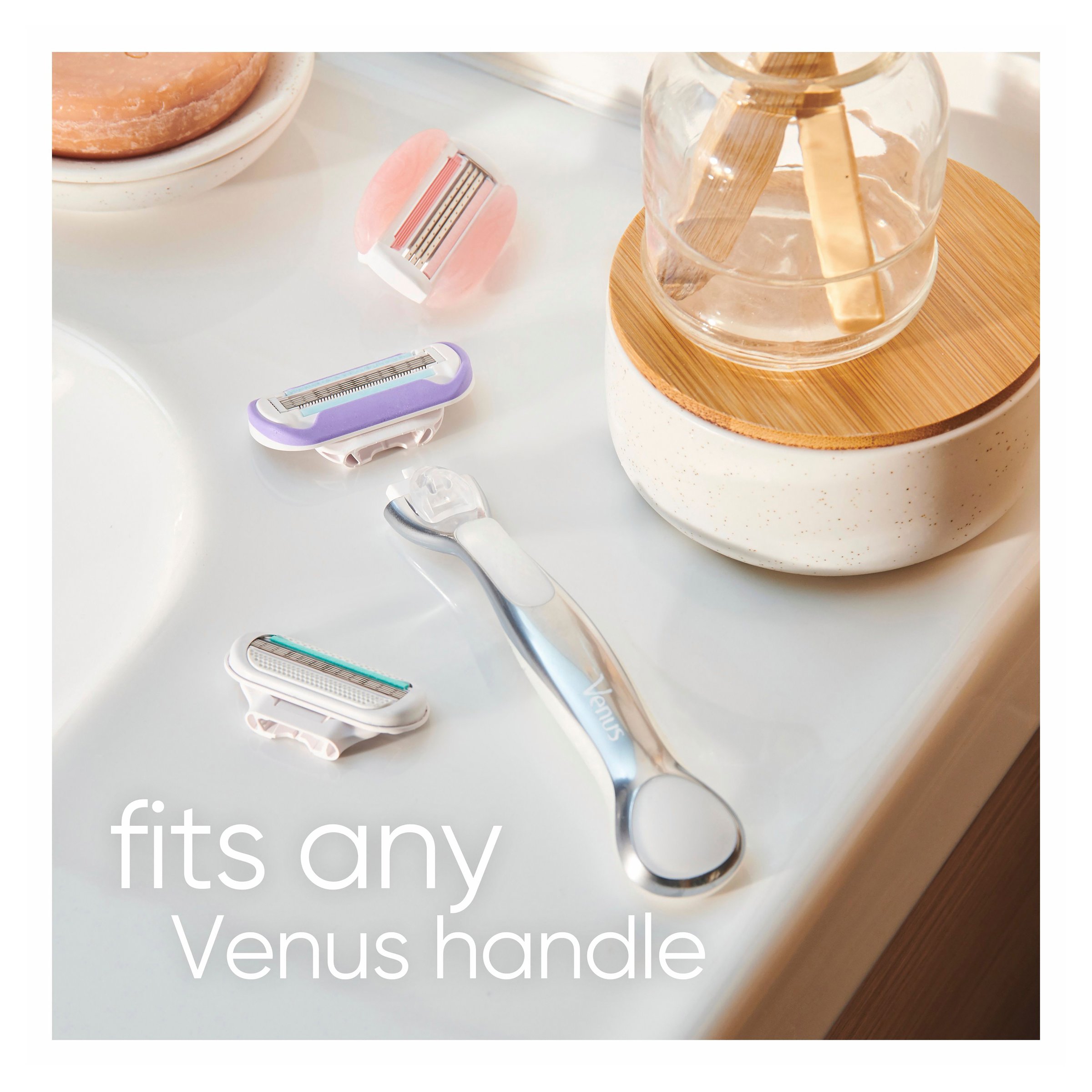 Gillette Venus Deluxe Smooth Swirl & Platinum Women's Razor Blade Refills 4 pack - Image 7