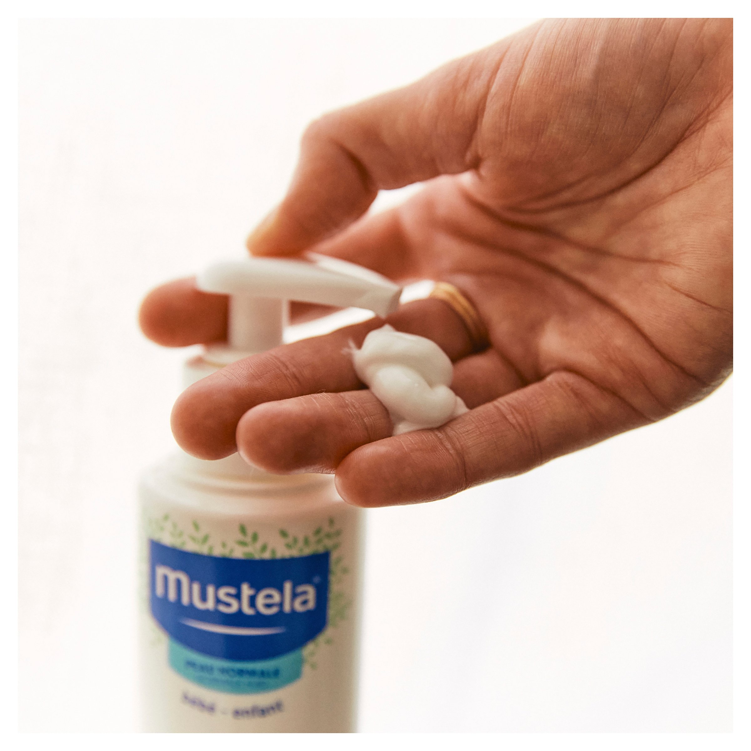 Mustela Hydra-Bebe Body Lotion Pump Bottle 300ml - Image 3