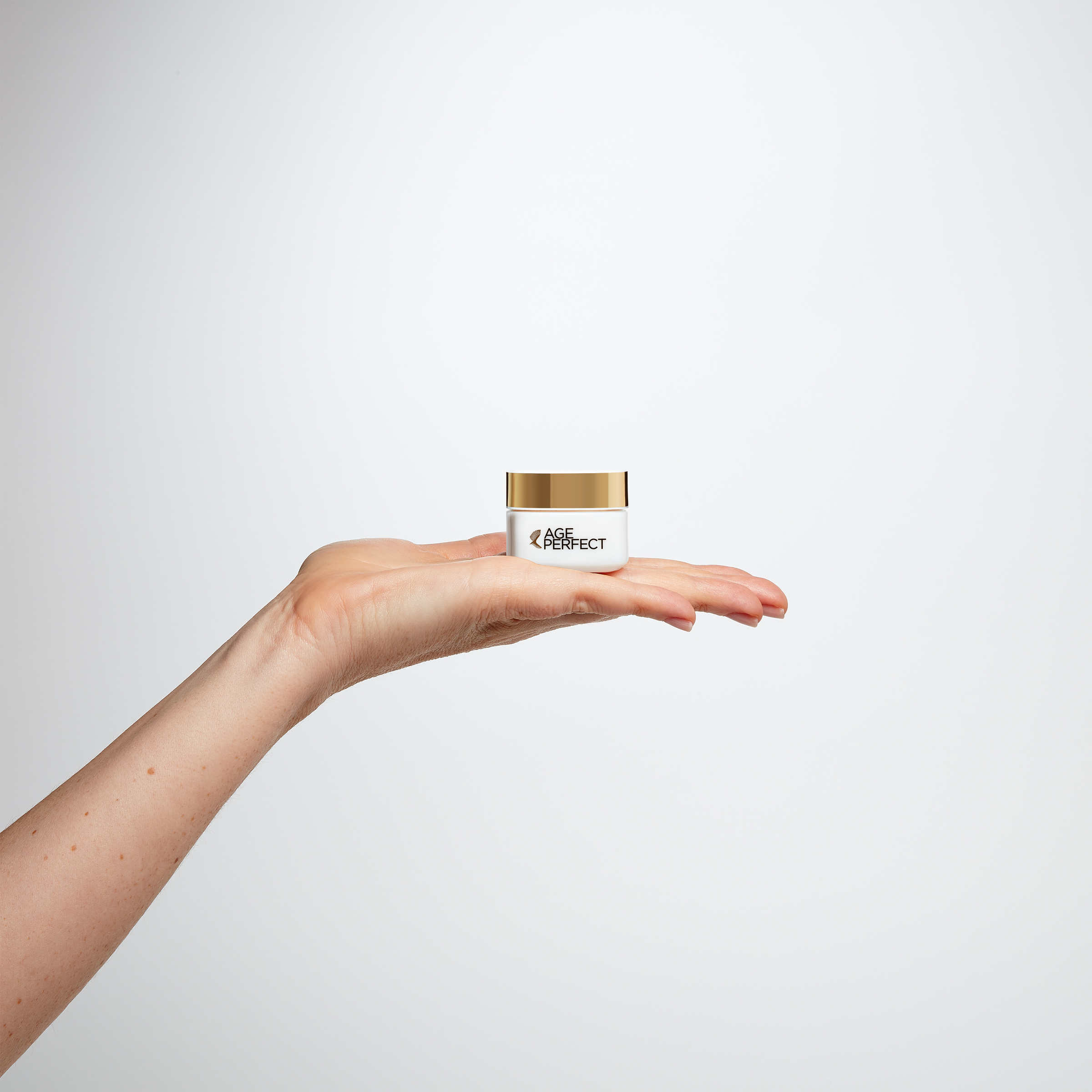 L'Oreal Paris Age Perfect Eye Cream 15ml - Image 3